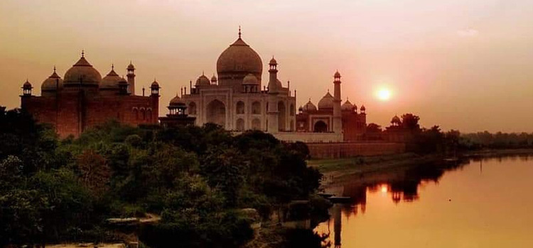 How To visit Taj Mahal With No Tourists